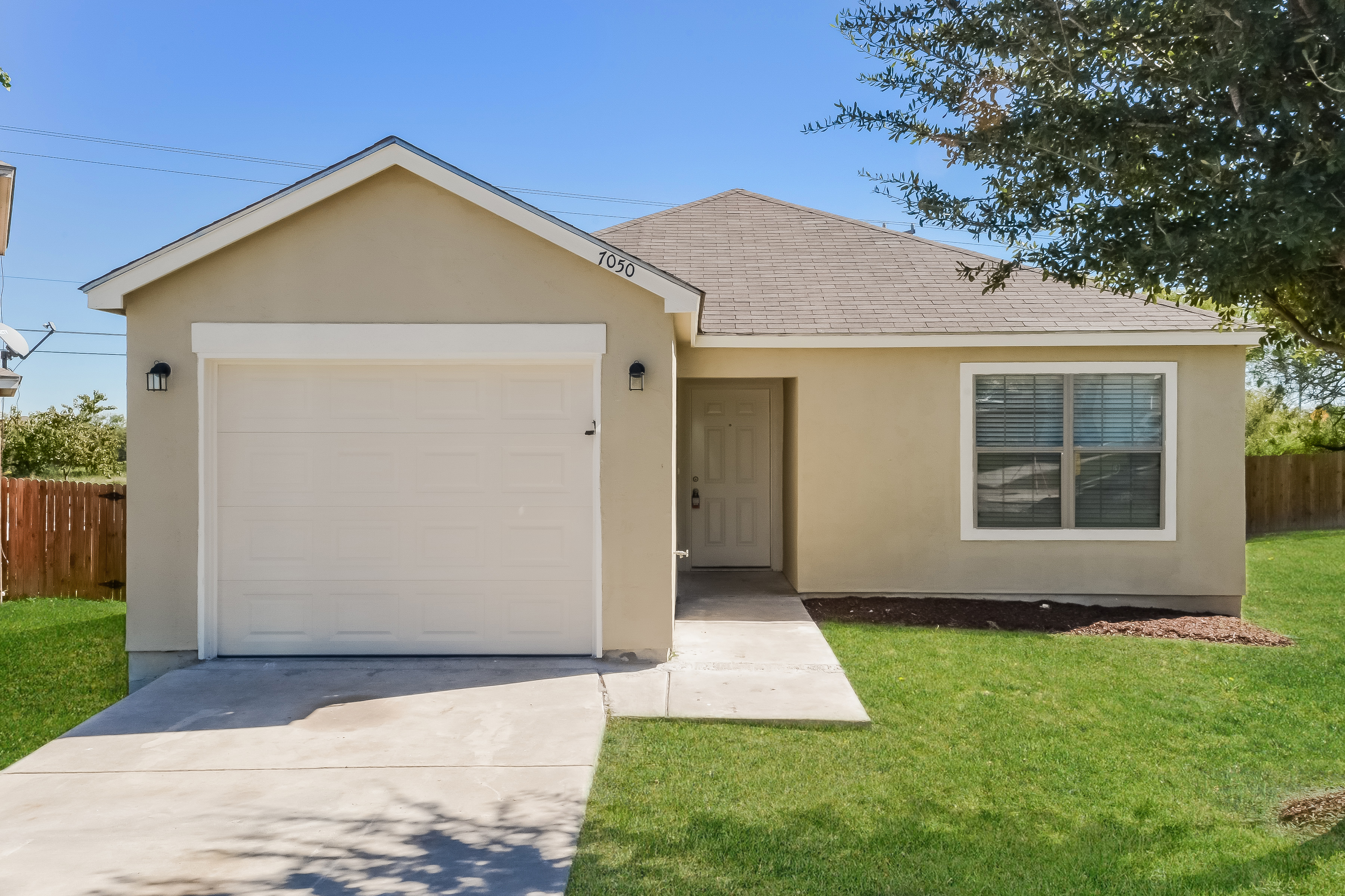 7050 Hallie Ridge San Antonio, TX 78227